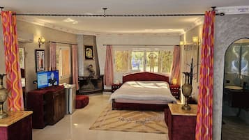 Suite | Egyptian cotton sheets, premium bedding, individually decorated