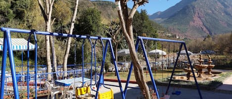 Children’s play area – outdoor