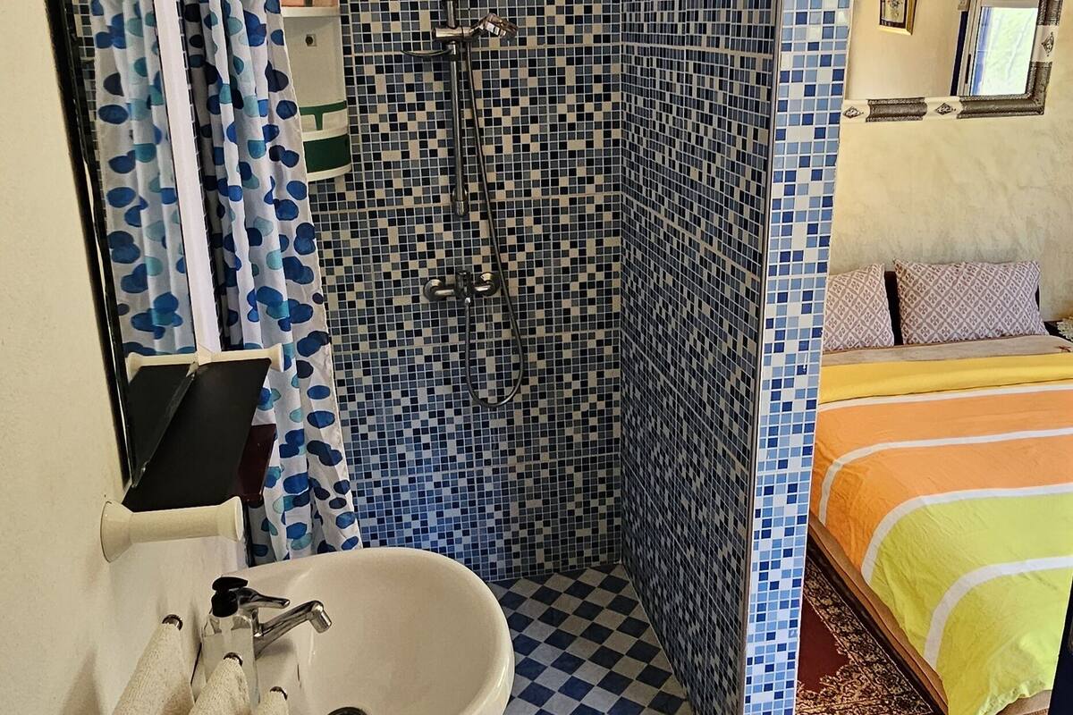 double room, garden view | bathroom | shower, free toiletries, towels