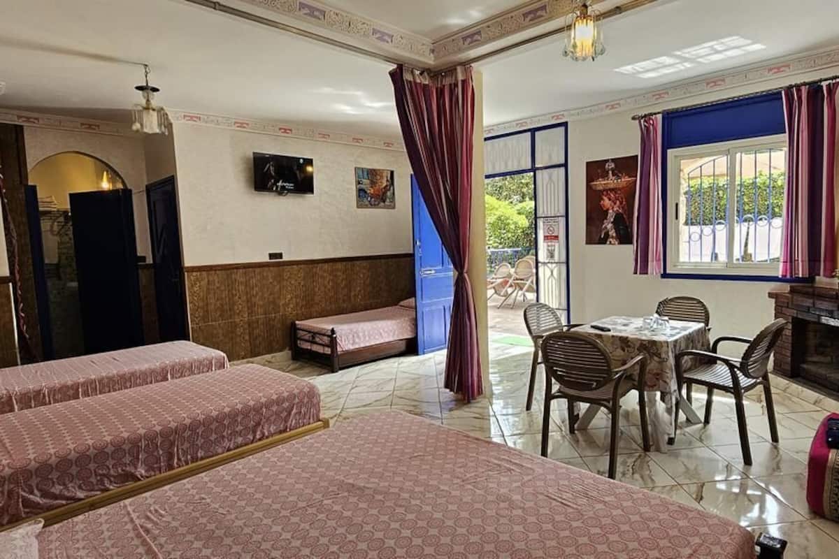 Studio, Garden View | Egyptian cotton sheets, premium bedding, blackout drapes, WiFi (free)