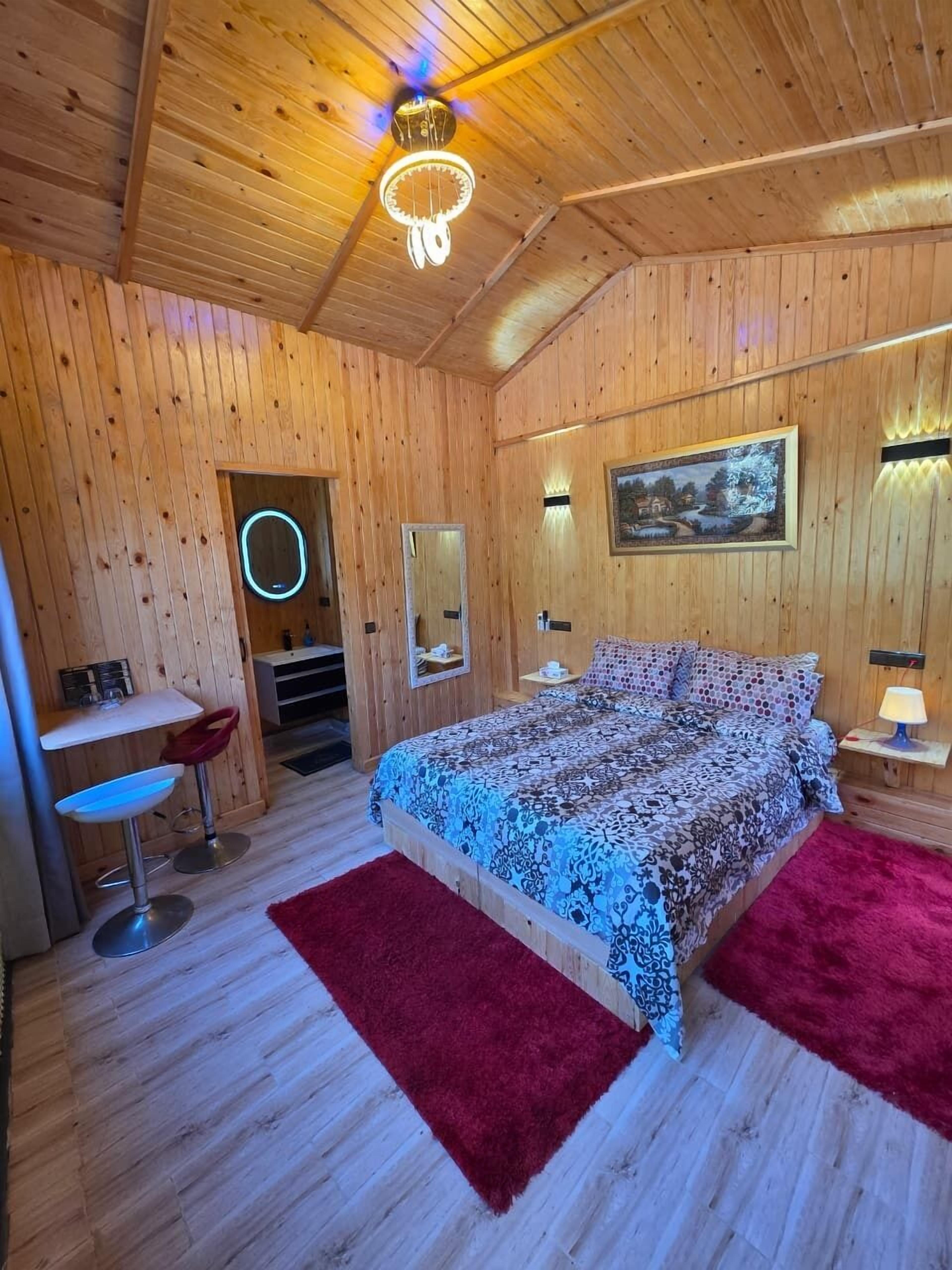 Junior Cabin | Living area | 32-inch flat-screen TV with satellite channels