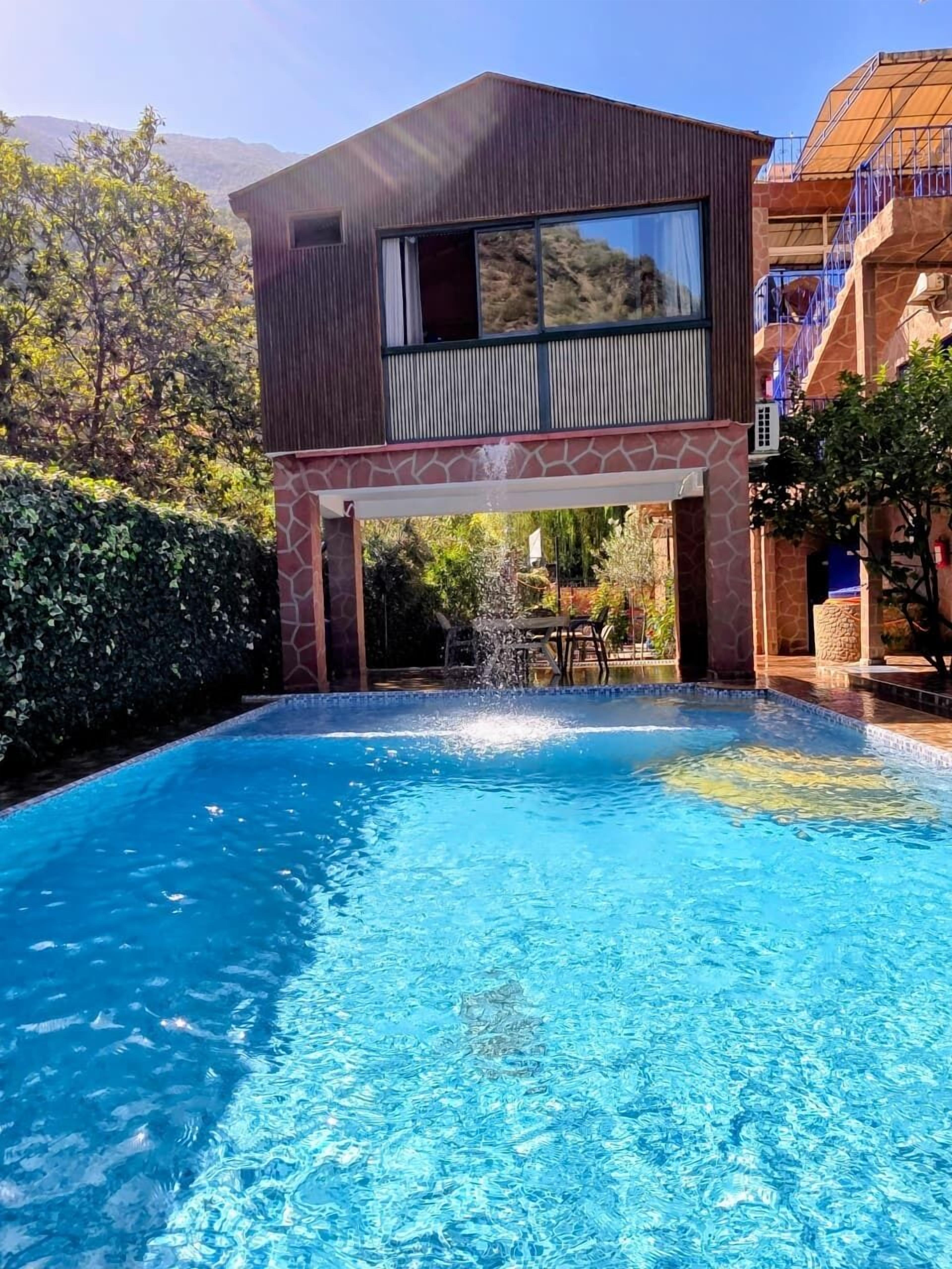 المنشأة من الخارج