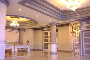 Reception hall - Raya Grand Hotel (Nakhon Ratchasima)