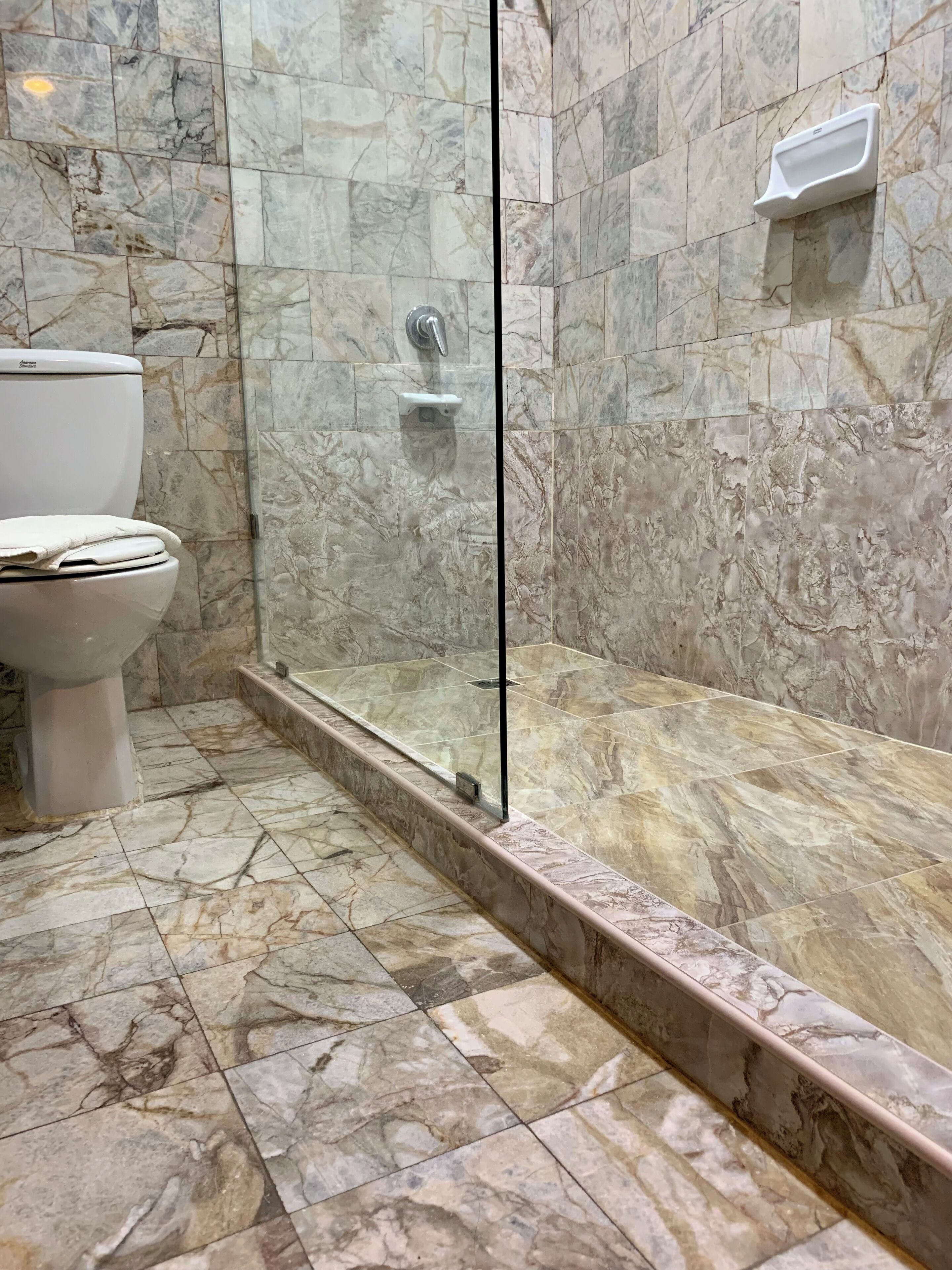 Đồ dùng nhà tắm miễn phí, khăn tắm 