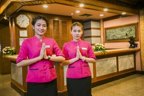 Reception - Raya Grand Hotel (Nakhon Ratchasima)