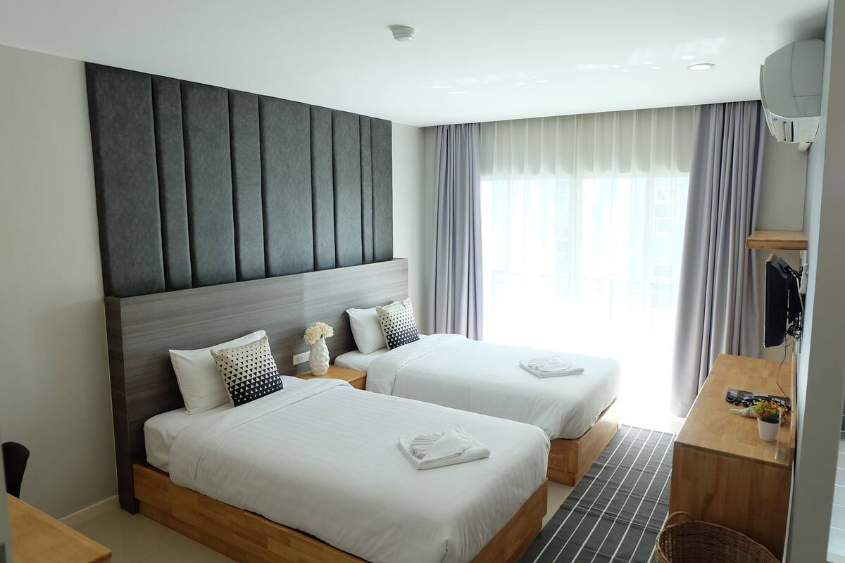 Standard Room, 2 Single Beds | Desk, laptop workspace, free WiFi, bed sheets