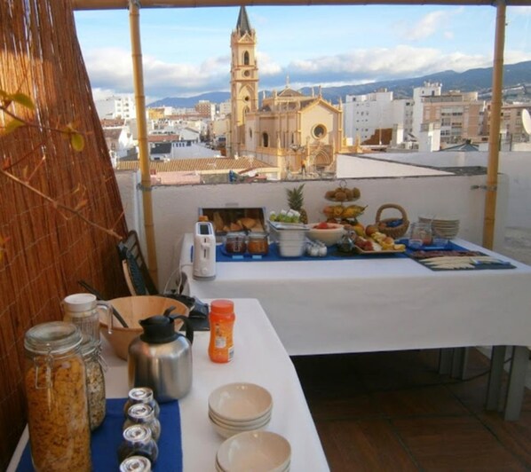 Breakfast area - Casa Al Sur Terraza Hostel (Málaga)