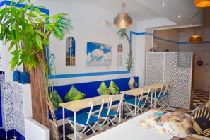 Lobby sitting area - Casa Al Sur Terraza Hostel (Málaga)