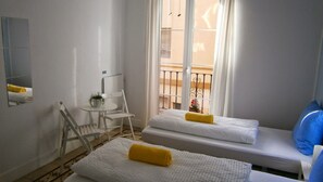 Free WiFi, bed sheets - Casa Al Sur Terraza Hostel (Málaga)