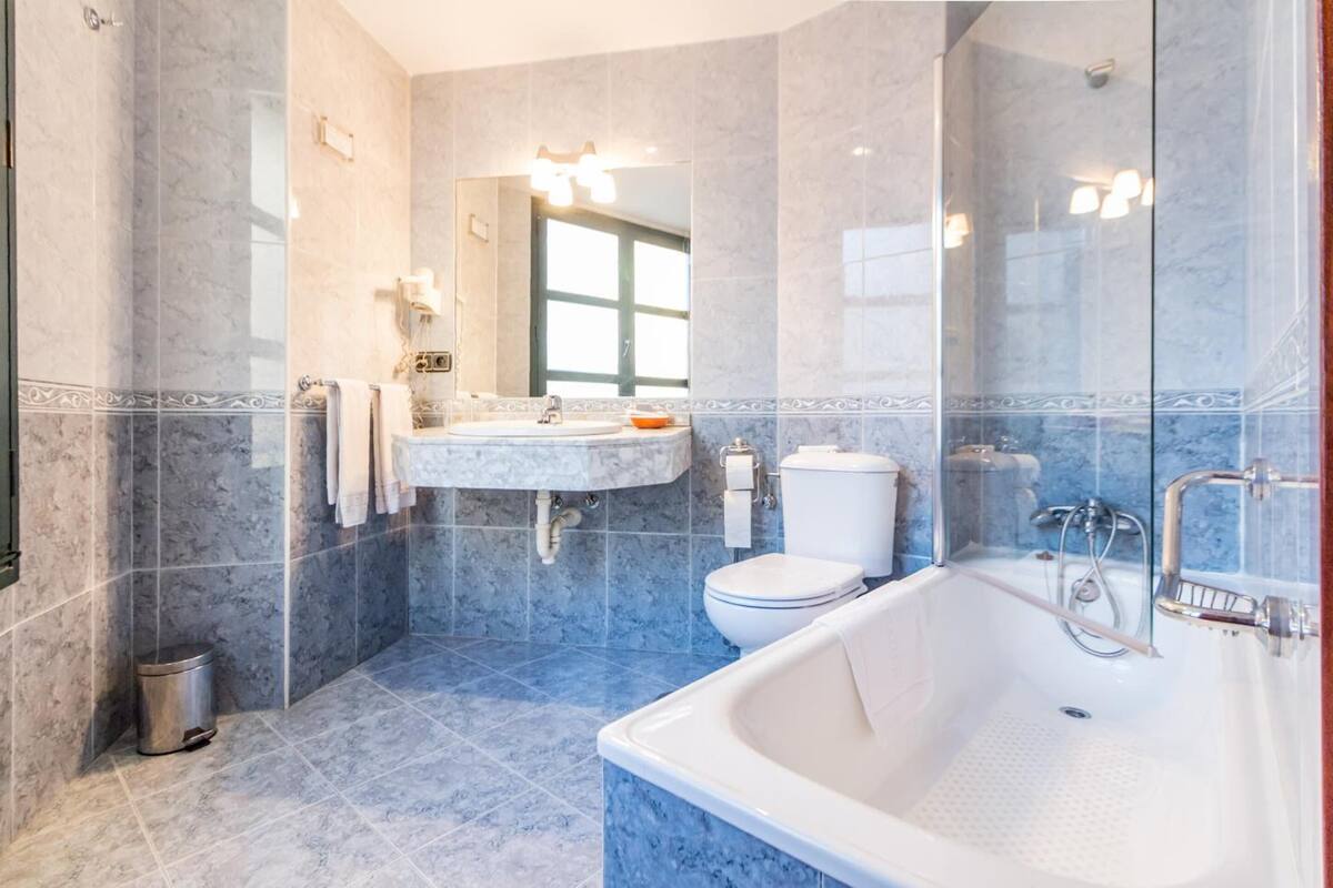 bathtub, free toiletries, hair dryer, towels