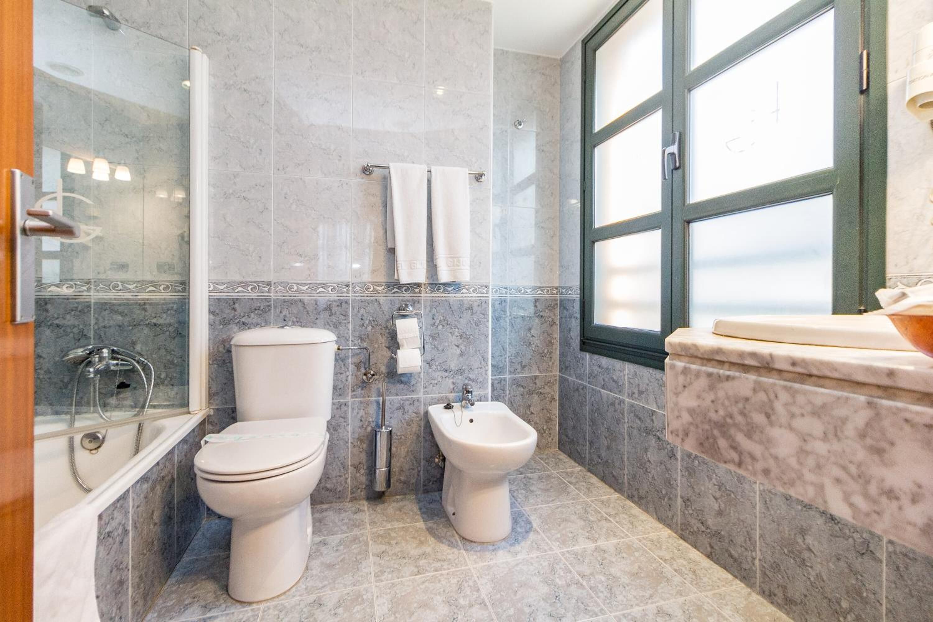 bathtub, free toiletries, hair dryer, towels