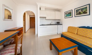 Standard Apartment, 1 Bedroom, Beach View | Private kitchen | Fridge, microwave, oven, stovetop - Apartamentos Charly's Can Picafort (Santa Margalida)