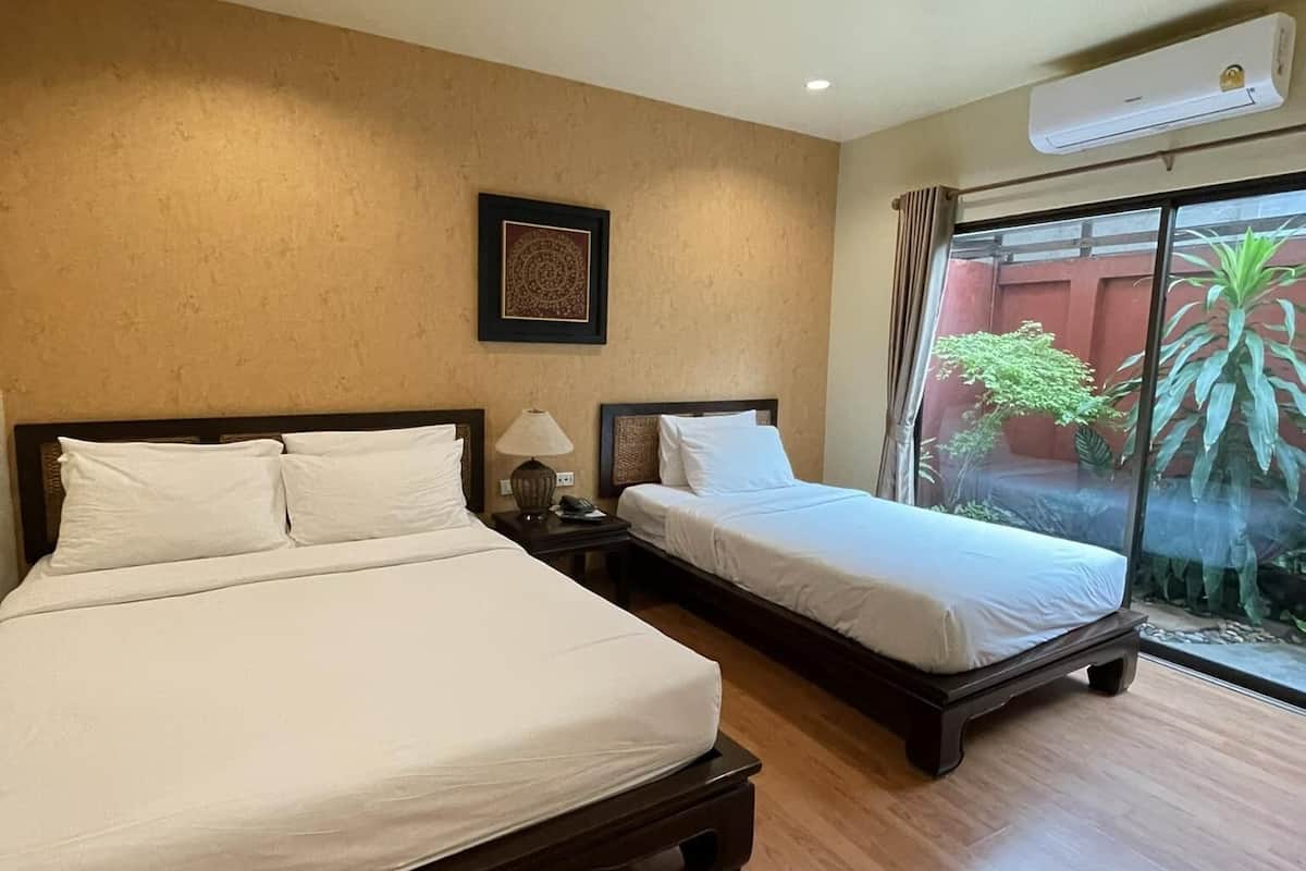 Deluxe Family Room with Garden