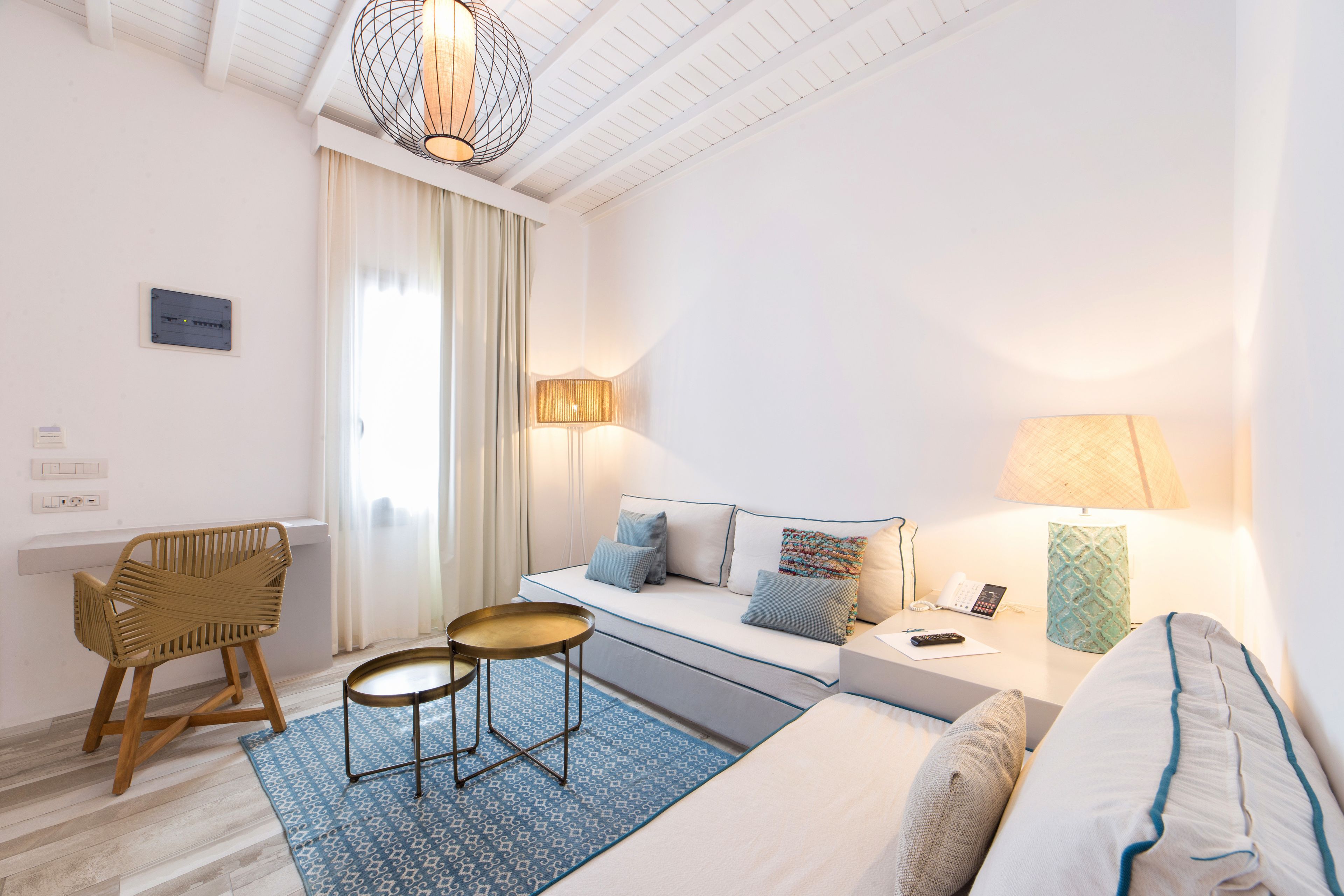 grand suite, sea view | living area | plasma tv