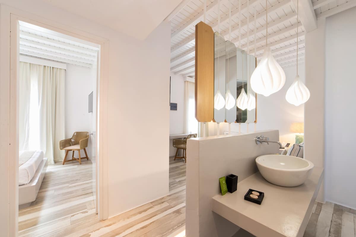 grand suite, sea view | bathroom sink