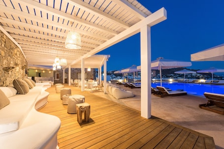 Poolside bar. Osom Resort