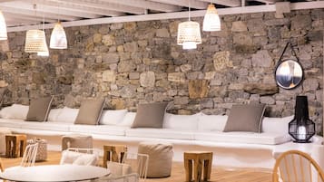 Bar junto a la piscina