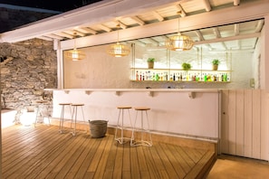 Poolside bar