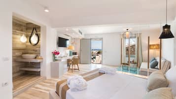 جناح ديلوكس - بمنظر للبحر | أغطية فراش متميزة وميني بار وخزنة داخل الغرفة ومكتب