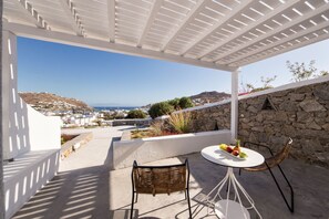 Deluxe Suite, Sea View | Terrace/patio