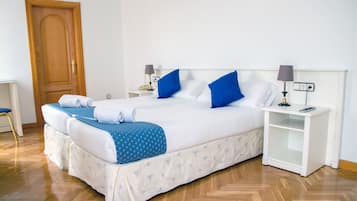 Minibar i caixa forta a l'habitació