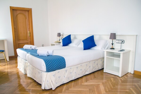 Minibar, Zimmersafe, laptopgeeigneter Arbeitsplatz