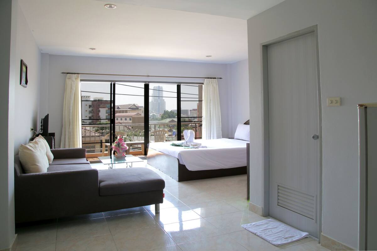 Superior Double Room, Private Bathroom | Minibar, in-room safe, desk, free WiFi