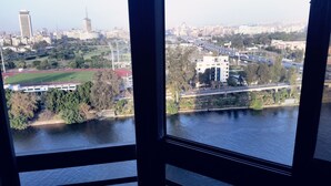 Quarto solteiro executivo, vista para o rio | Sacada