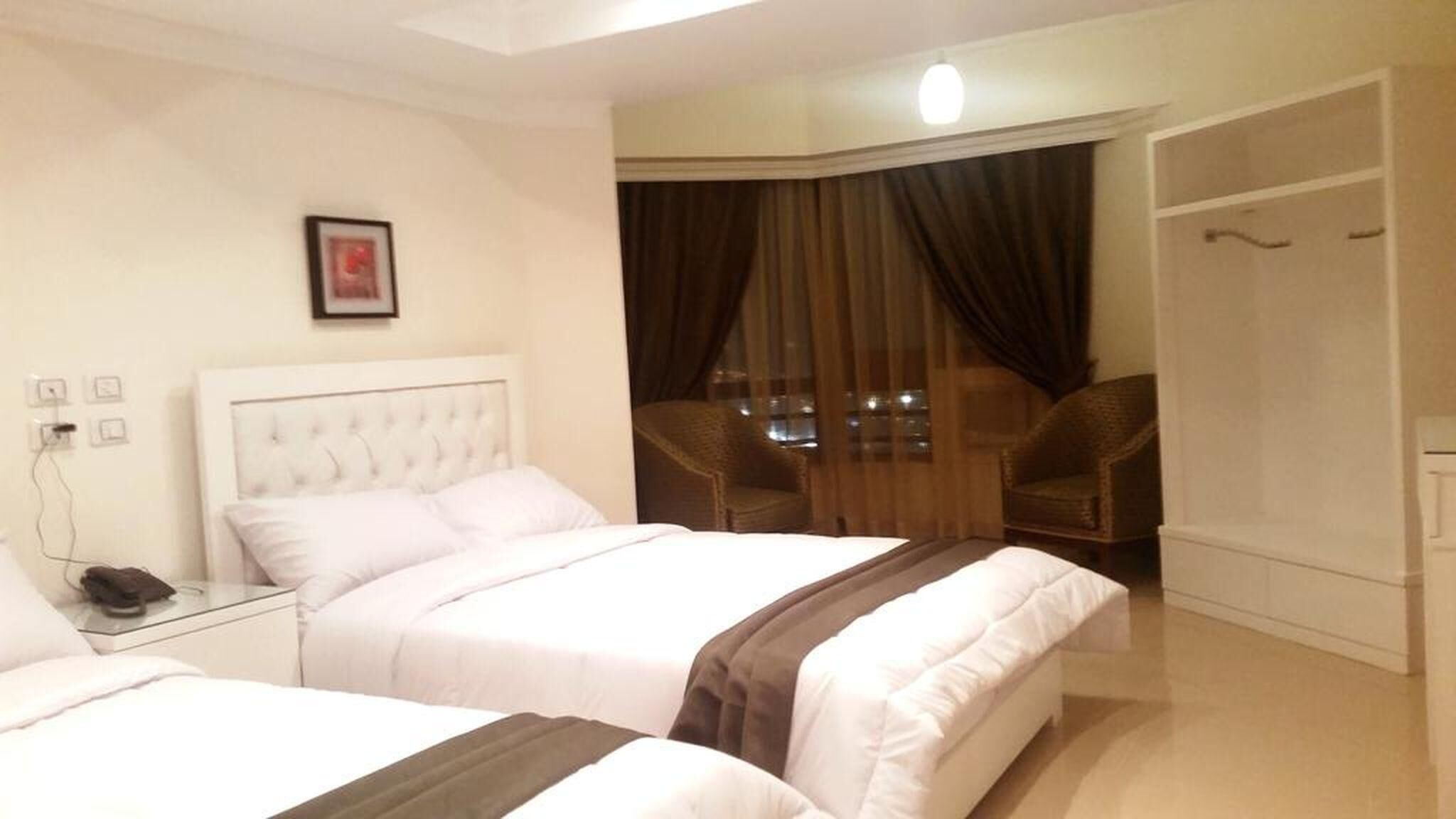 Habitación individual ejecutiva, vista al río | Minibar, caja de seguridad en la habitación y escritorio 