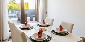 Appartement, 1 chambre | Restauration dans la chambre