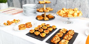 Morgenmadsbuffet hver dag (8.0 EUR pr. person)