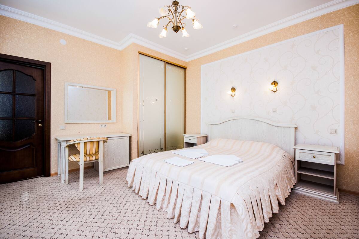 Family Room, 2 Bedrooms