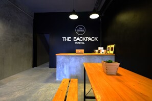 Lobby sitting area - The Backpack Hostel (Bangkok)