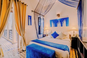 Ropa de cama de alta calidad, colchones con efecto memoria y minibar