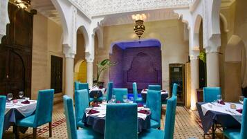 2 restaurants, breakfast, dinner served; Moroccan cuisine