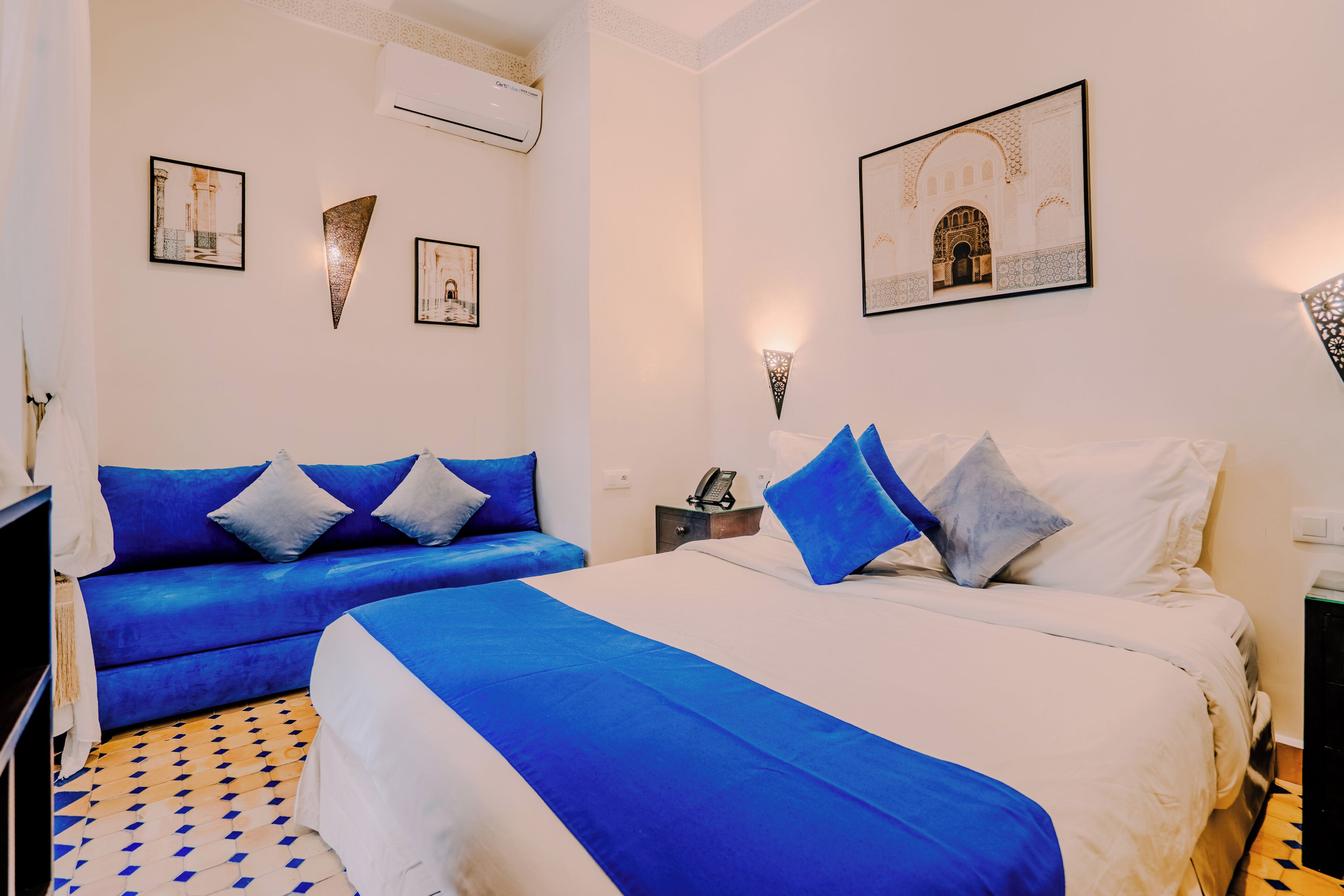 Chambre supérieure, 1 grand lit et 1 canapé-lit | Literie de qualité, lit avec matelas en mousse à mémoire, minibar
