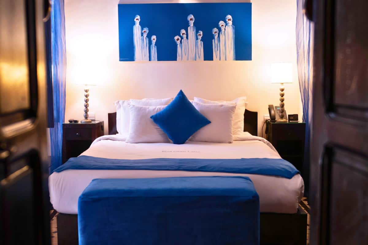 Chambre Double Supérieure | Literie de qualité supérieure, matelas mémoire de forme, minibar