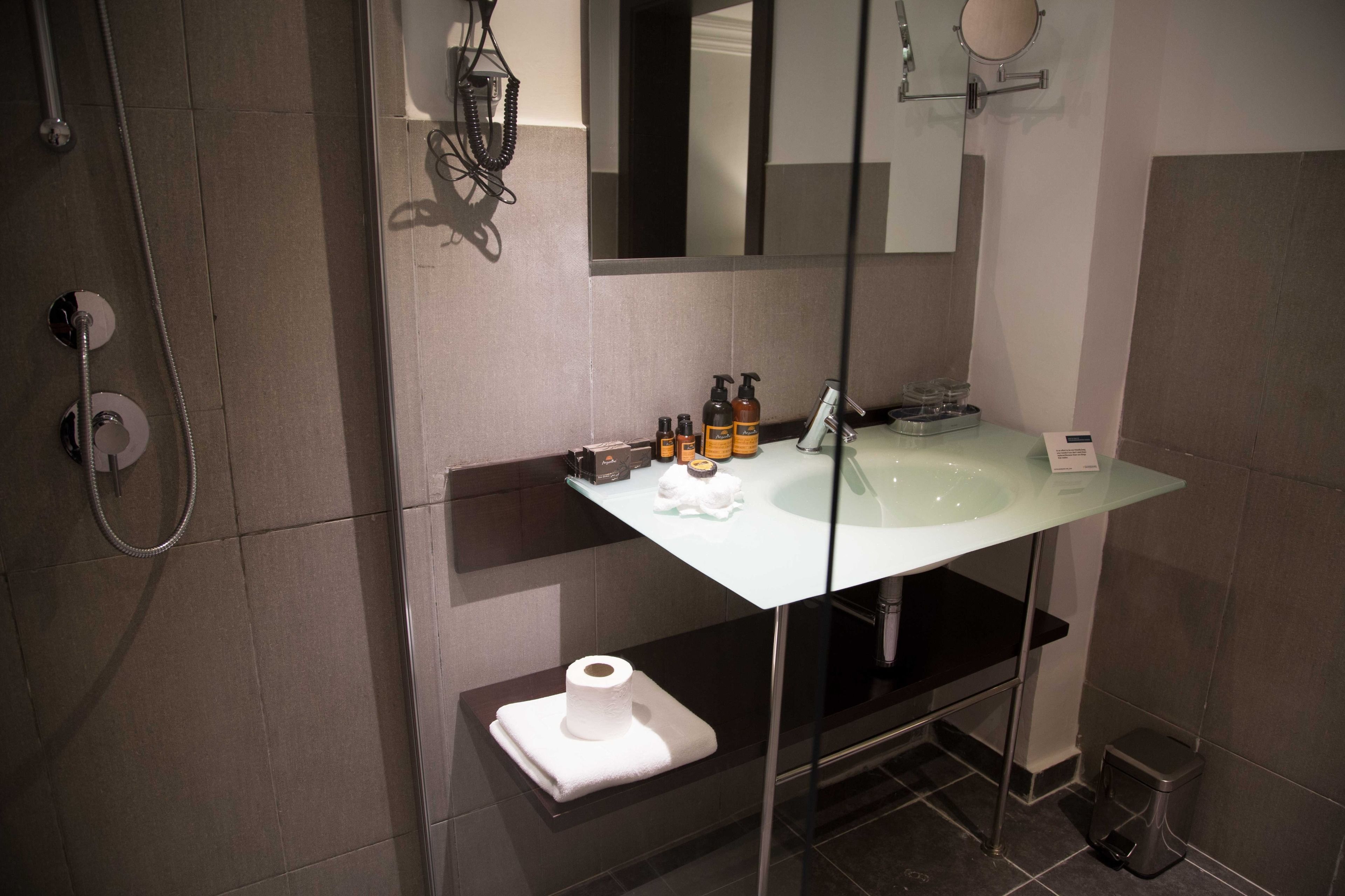 luxury double room | bathroom | shower, free toiletries, hair dryer, slippers
