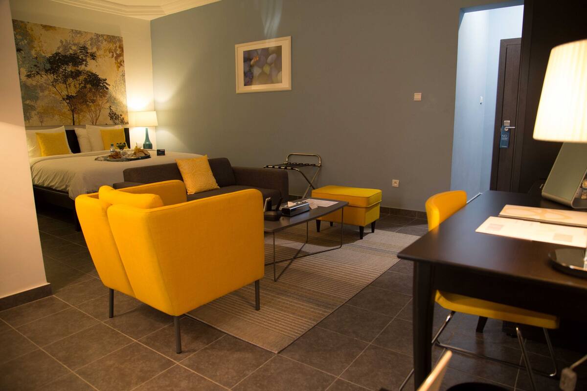 Superior Suite | Premium bedding, minibar, in-room safe, desk