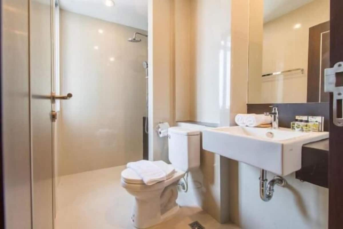 Baño | Regadera, amenidades de baño gratuitas, secadora de cabello, toallas