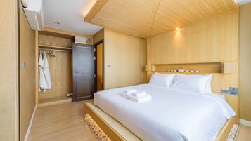 Deluxe Double Room, Balcony | Minibar, in-room safe, desk, free cribs/infant beds