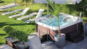 Bồn tắm spa ngoài trời