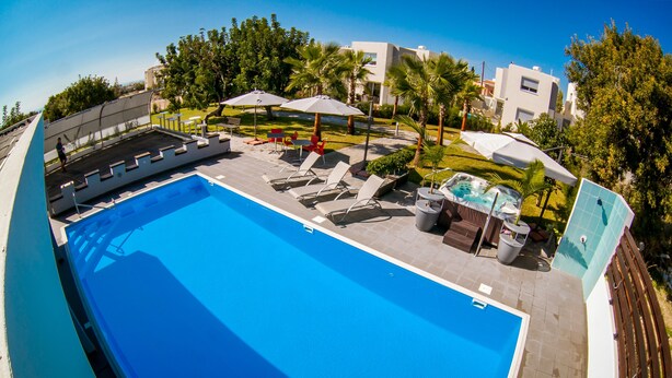Indoor spa tub - New Day Apartments (Anarvagos)