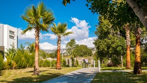Garden - New Day Apartments (Anarvagos)