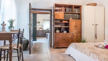 House, 2 Bedrooms | Bathroom | Shower, free toiletries, hair dryer, towels