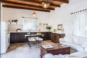 House, 2 Bedrooms | Bathroom | Shower, free toiletries, hair dryer, towels - Petra & Elia (Chania)