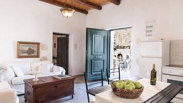 House, 2 Bedrooms | Bathroom | Shower, free toiletries, hair dryer, towels