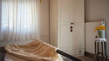 House, 2 Bedrooms | Bathroom | Shower, free toiletries, hair dryer, towels