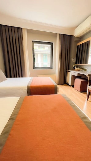 Phòng đôi hoặc 2 giường đơn | Minibar, két bảo mật tại phòng, bàn ủi/dụng cụ ủi quần áo 