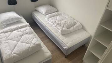 Deluxe Apartment | Blackout drapes, soundproofing, free WiFi, bed sheets